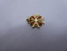 18ct yellow gold starburst pendant with 4 oval orange stones, marked 750