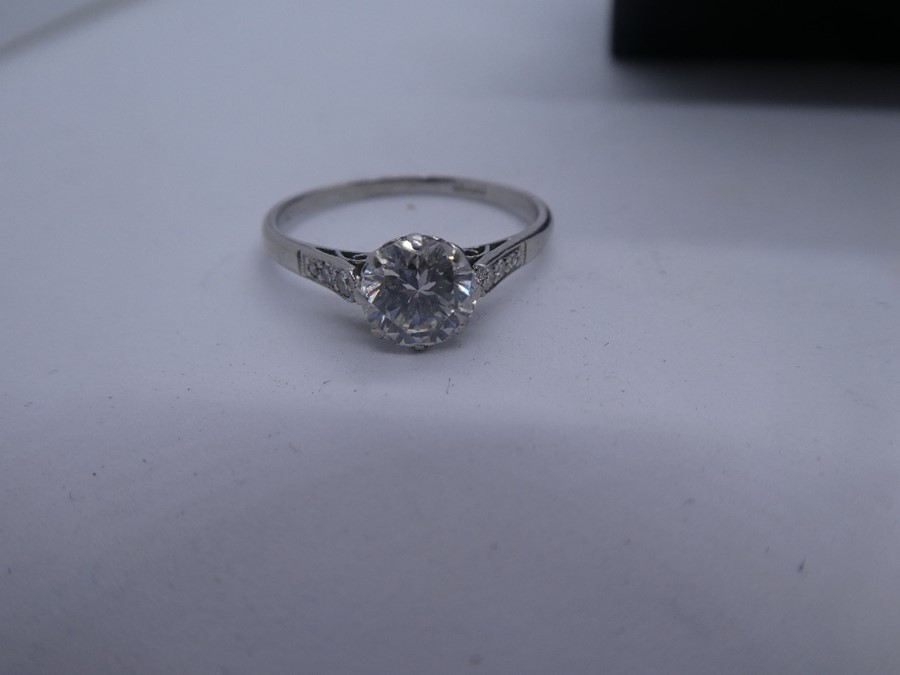 Beautiful platinum diamond ring with one central brilliant cut diamond, approx. 1.15 Carat diamond, - Image 5 of 5