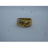 Pretty three tone 18ct gold crossover ring, marked 740, 7.3g, size K/L