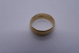 9ct yellow gold wedding band, marked 375, size T, approx 4.8g