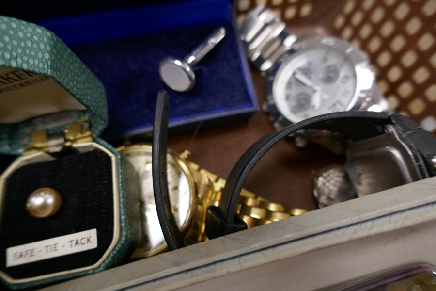 Box of various gents wristwatches, pair cufflinks, tie tack etc - Image 3 of 3