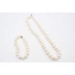 9ct gold clasped pearl necklace and bracelet set 7.1g