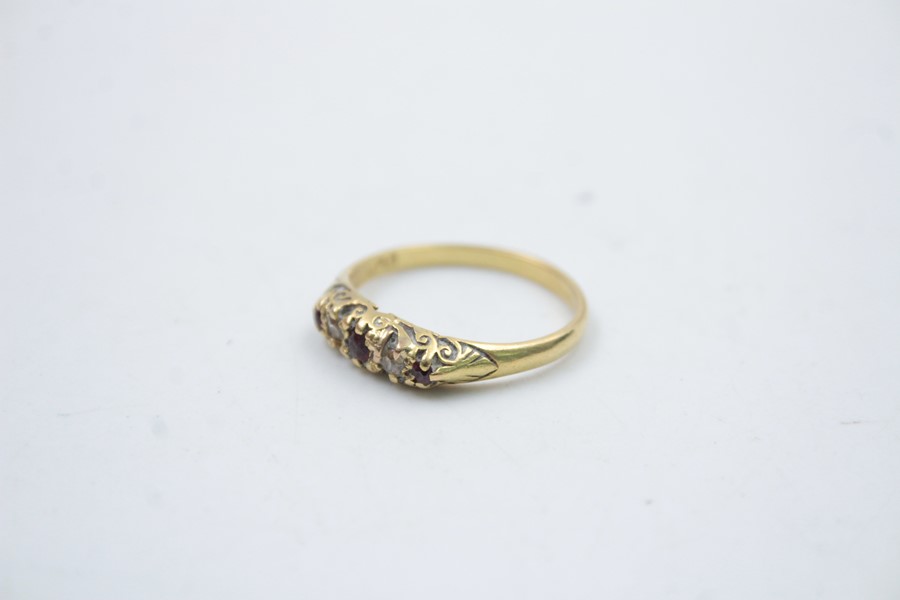 18ct gold diamond & garnet gypsy style ring 2.7g - Image 2 of 6