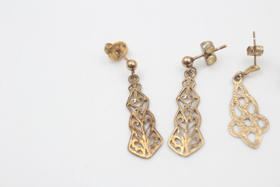 2 x 9ct Gold gemstone earrings inc. jade, drops 2.8g - Image 2 of 5