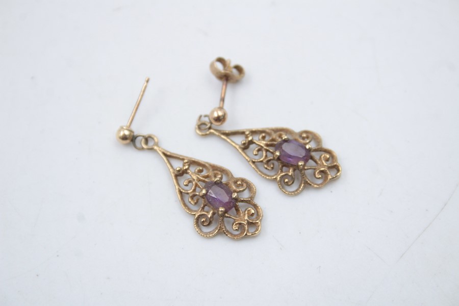 2 x 9ct Gold earrings inc. garnet, ornate 4.2g - Image 2 of 5