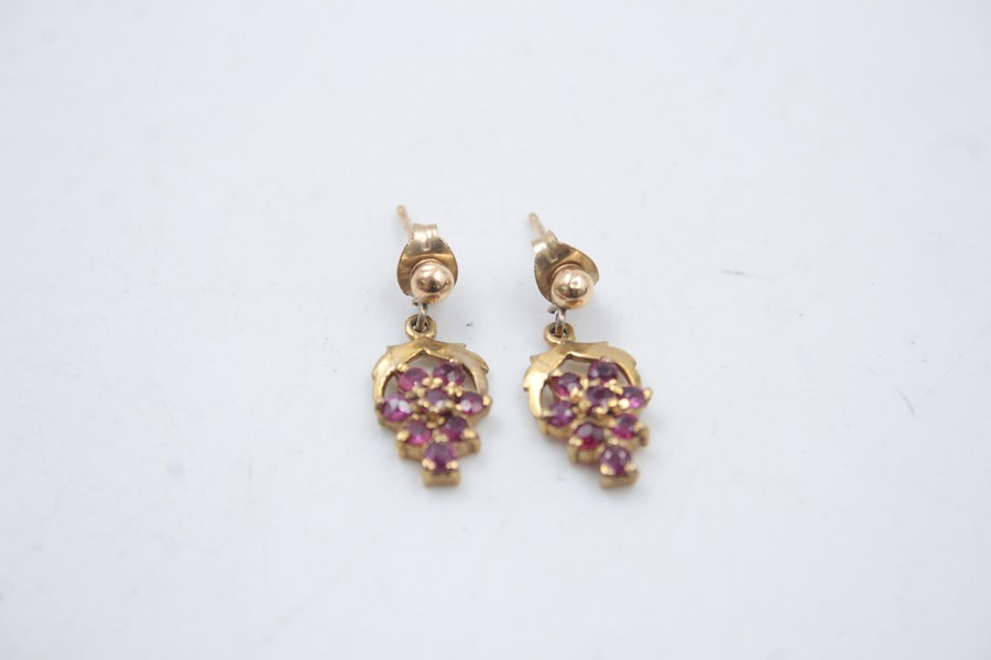 9ct gold ruby bunch of grapes motif drop earrings 1.5g - Image 3 of 4