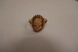 9ct gold cameo set dress ring 3.1g