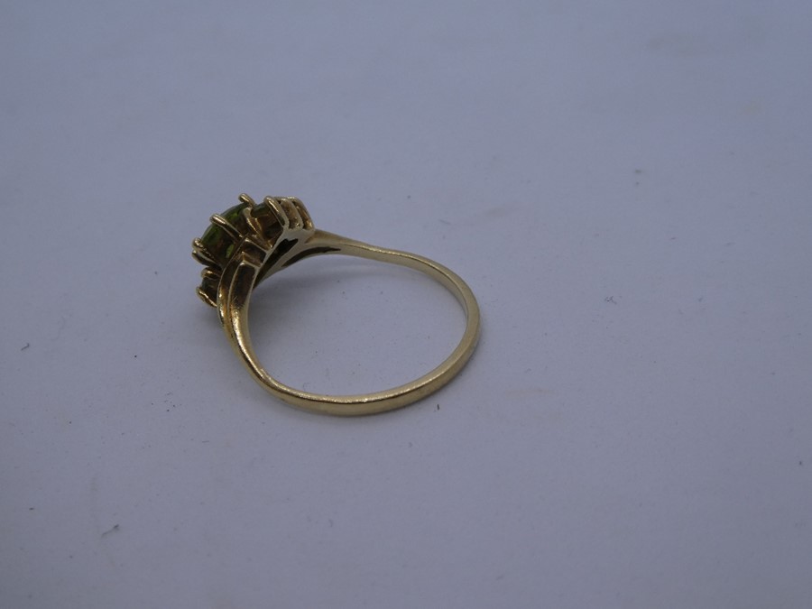 9ct gold peridot set dress ring 2.1g - Image 2 of 2