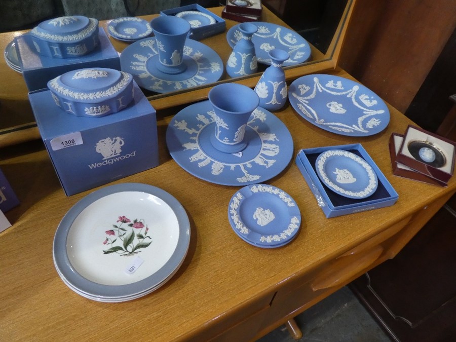 Selection of mostly boxed Wedgwood including Jasper ware etc