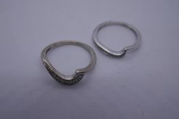 2 9ct white gold asymetric wishbone rings, both ma