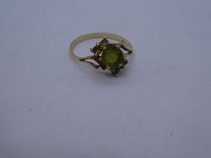 9ct gold peridot set dress ring 2.1g