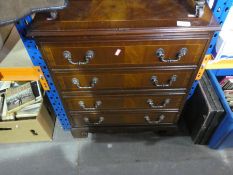 Small mahogany chest of 4 drawers
