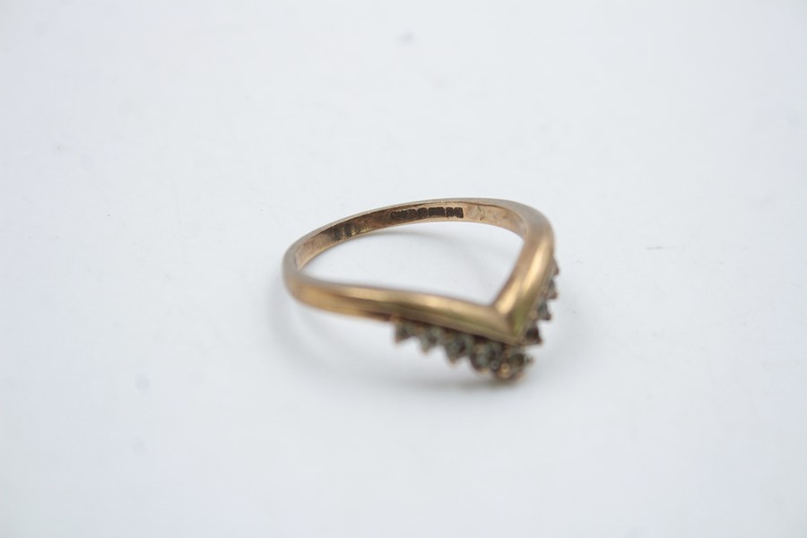 9ct gold gemstone set wishbone half eternity ring 2.9g - Image 4 of 5