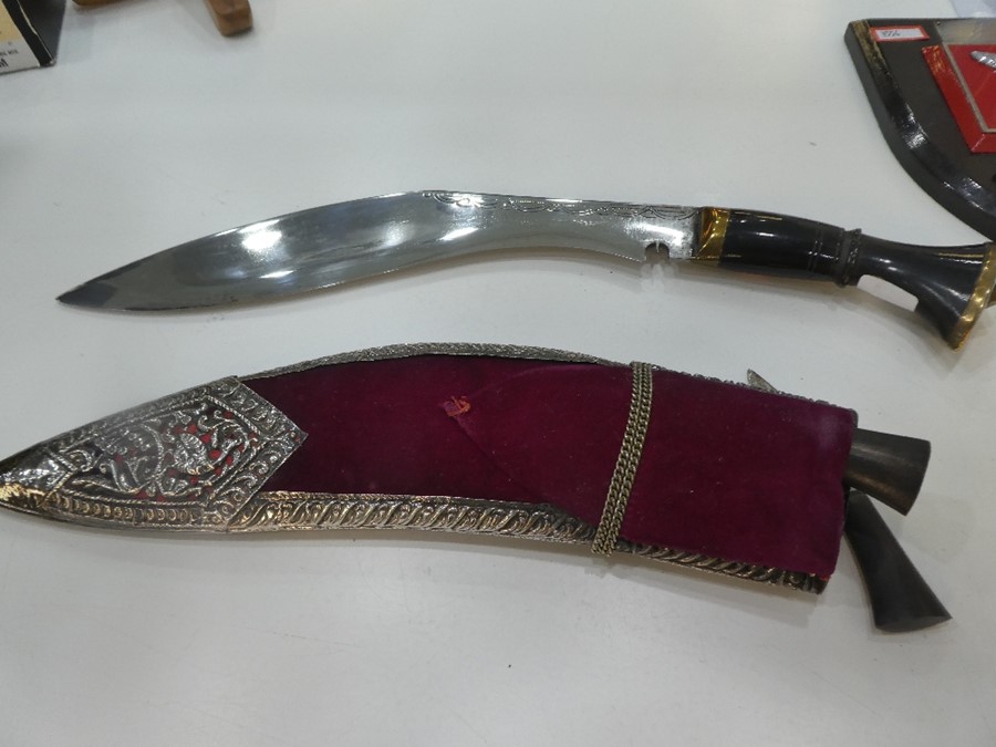 A white metal Kukri knife with ornate pierced and decorative design - Image 3 of 3