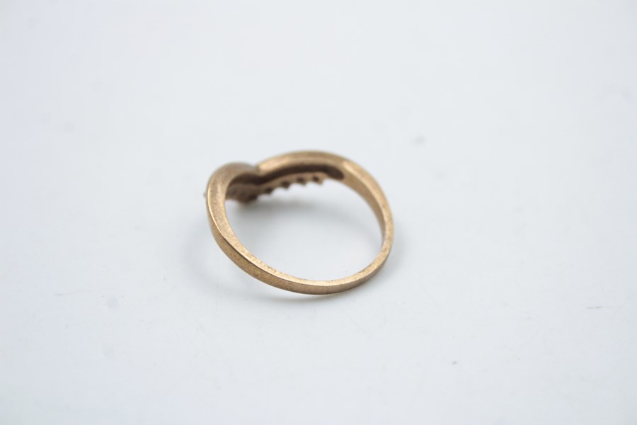 9ct gold gemstone set wishbone half eternity ring 2.9g - Image 3 of 5