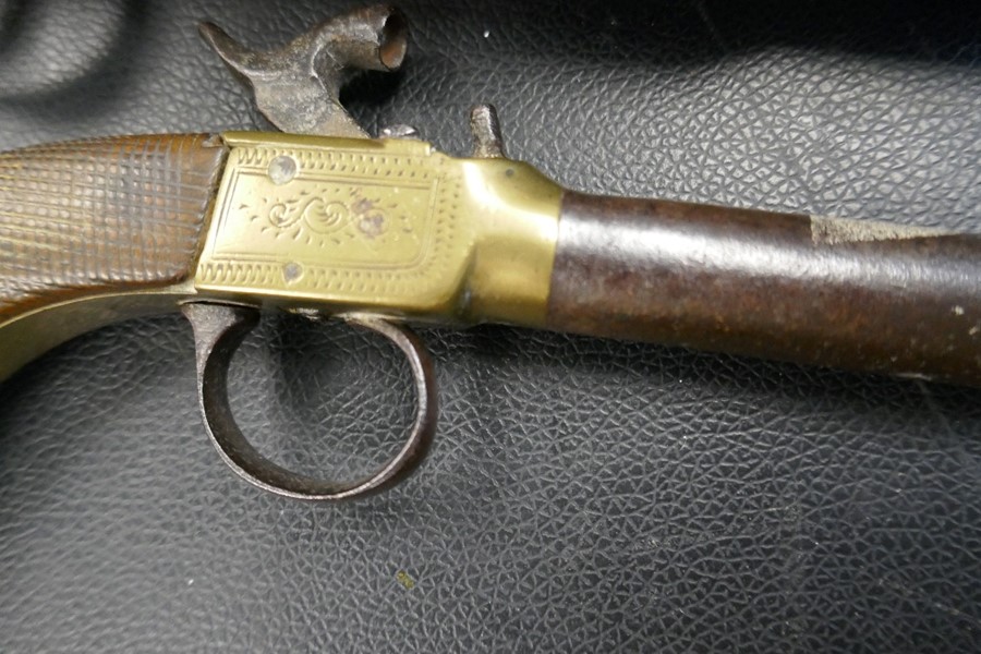 An old flintlock pistol and a small percussion pistol - Image 3 of 4