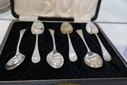 A set of six silver teaspoons, Birmingham 1919 A J Bailey, a decorative hallmarked silver thimble, a