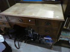 A dressing table with two side mirrors, and 5 drawers