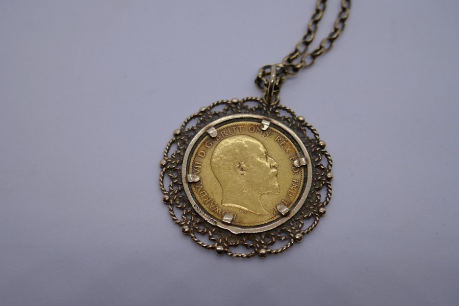 9ct yellow gold belcher chain, hug with a 9ct gold mounted half Sovereign dated 1905, chain marked 3 - Image 3 of 5