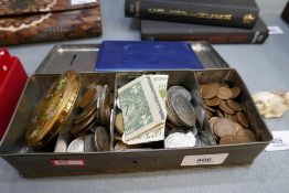 A small quantity of 19th century and later coinage sundry notes and a powder compact