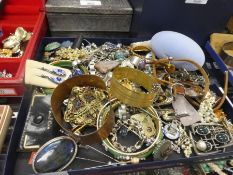 Tray of mixed costume jewellery including hardstone brooches, rings, necklaces, etc