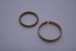 9ct yellow gold cut wedding band, marked 375, 1.7g and an unmarked yellow metal band, gross lot weig
