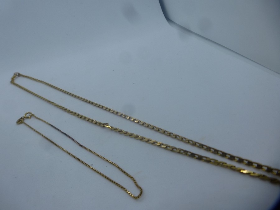 Scrap gold lot to include 18ct yellow gold earring, 9ct earrings, bracelet etc, approx 5.4g - Image 4 of 5