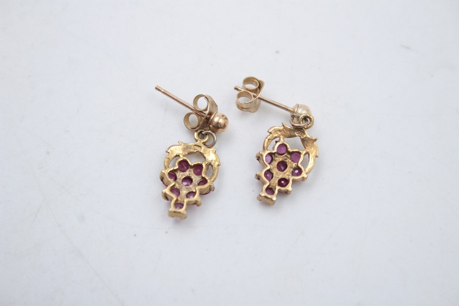 9ct gold ruby bunch of grapes motif drop earrings 1.5g - Image 2 of 4