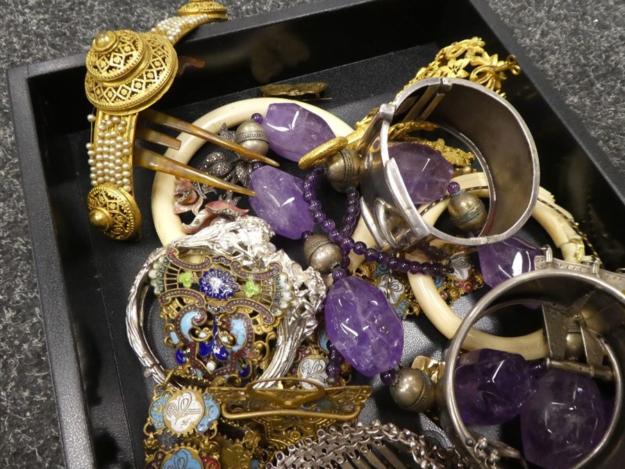 Interesting lot of costume jewellery to incl. Sterling silver bracelets, Gilt bracelet with enamel d - Image 3 of 4