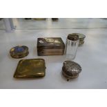 A mixed lot comprising a silver cigarette box AF 1890, trinket boxes, etc