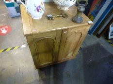Victorian stripped pine, arch decorated commode