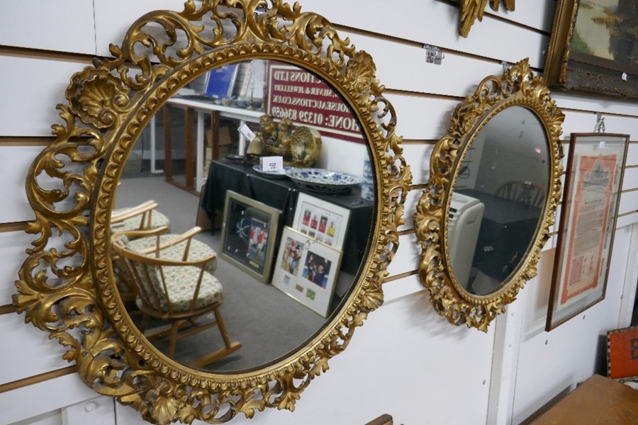 A pair of 19th century carved Florentine circular mirrors, each 73cm - Image 4 of 4