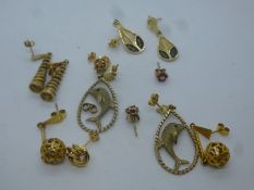 Collect 9ct yellow gold and other earrings to include drop and stud example, 14.3g approx