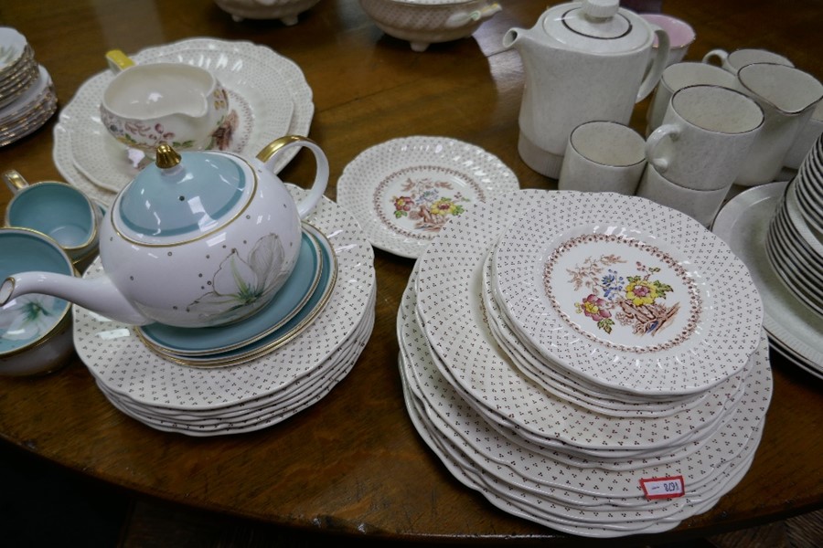 A small quantity of Royal Doulton Grantham dinner ware and other various dinner and tea ware - Image 4 of 4