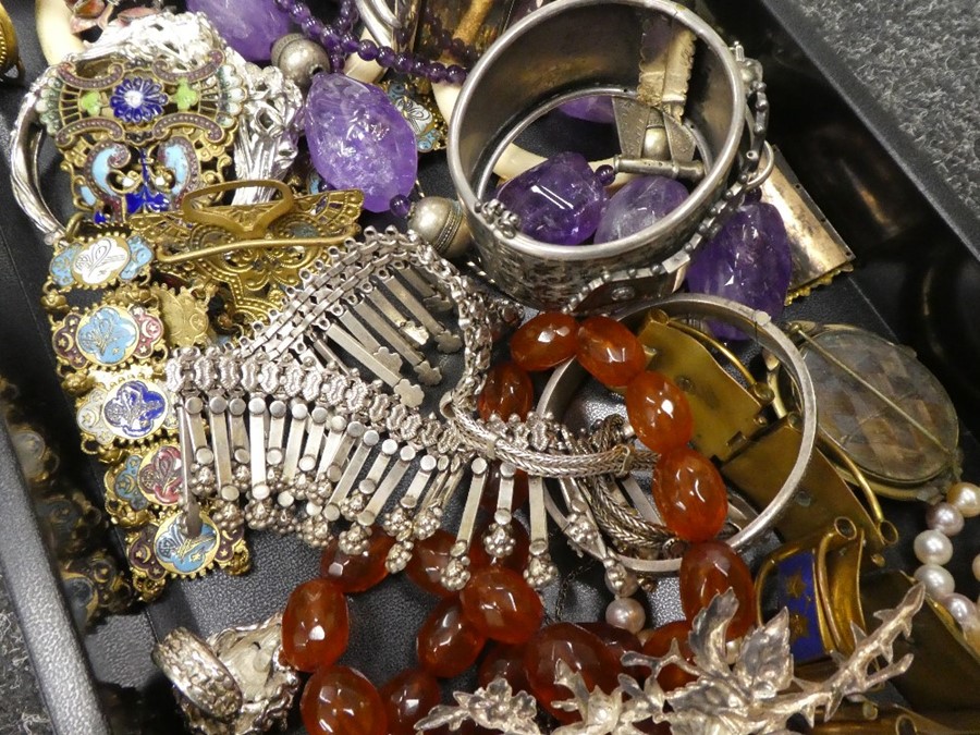 Interesting lot of costume jewellery to incl. Sterling silver bracelets, Gilt bracelet with enamel d - Image 2 of 4