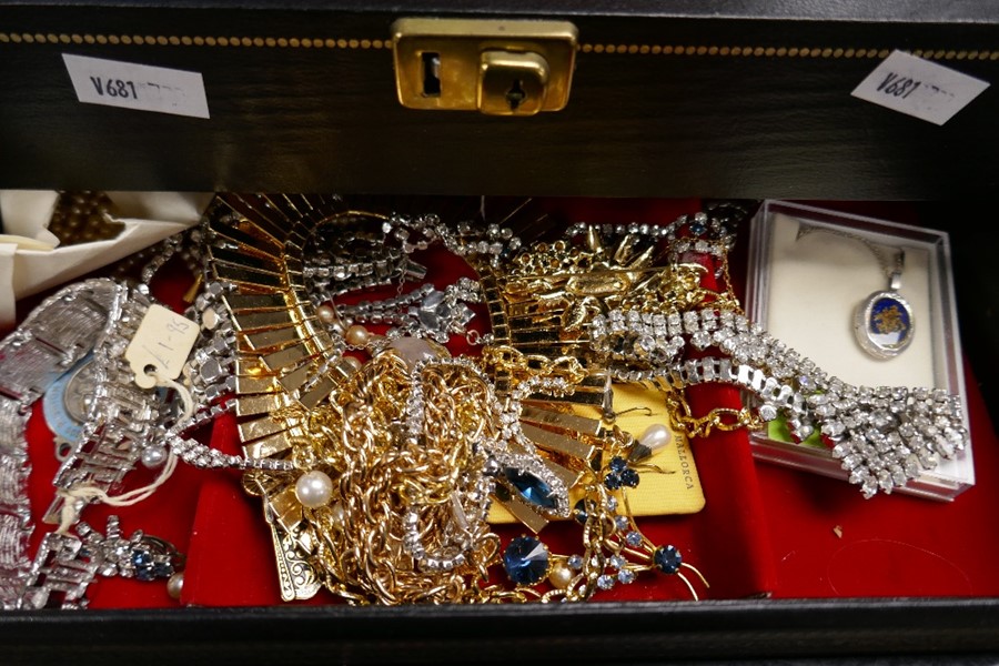 A jewellery box and contents containing bracelets, wristwatches, pearls, brooches, necklaces, etc - Image 2 of 2