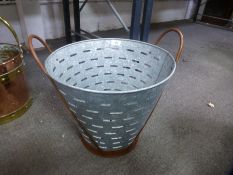 An oyster/olive bucket