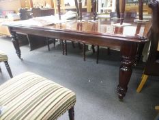 A mahogany Victorian style oblong dining table, 226 cms