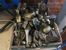 A box of brassware to include Bell, animals, horse brasses, a metal shoe lasp