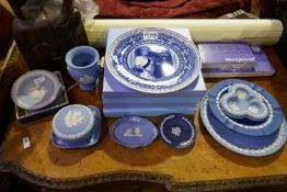 A small quantity of Wedgwood to include commemorative plates, small plates, and dishes. And, a larg