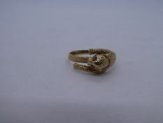 9ct yellow gold ring in the form of a big cat with pink gemstone eyes, marked 375 2.3g approx, size