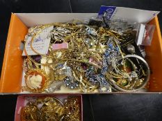 A tray of mostly gold plated and other costume jewellery to include bracelet, necklaces, etc