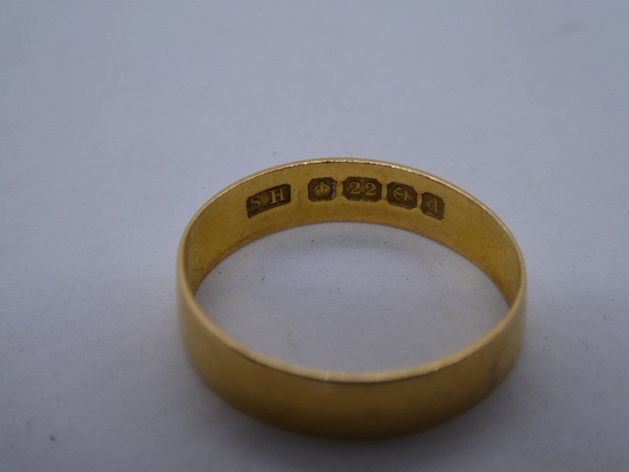 22ct yellow gold wedding band, size O, 2.8g, marked 22 - Image 2 of 2