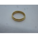 18ct yellow gold wedding band, size L, weight 3.8g approx, marked 18