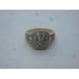 Central yellow gold Art Deco design ring set with diamond chips, size P, marked 375, approx 4.6g