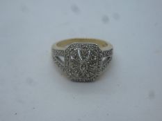 Central yellow gold Art Deco design ring set with diamond chips, size P, marked 375, approx 4.6g