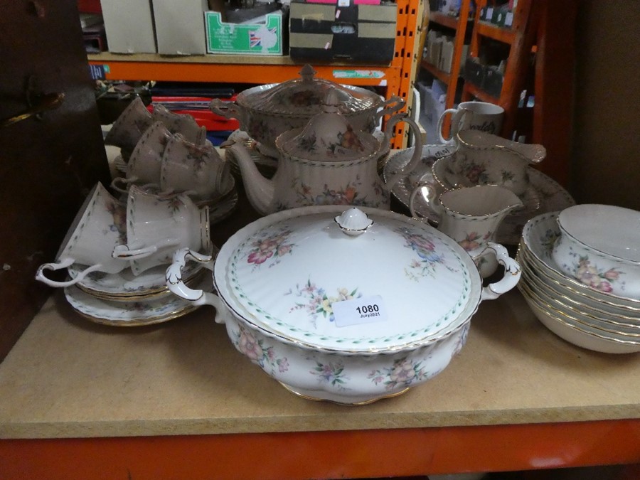 A quantity of Royal Albert Constance part tea set, including tureens, plates, sauce boat, etc