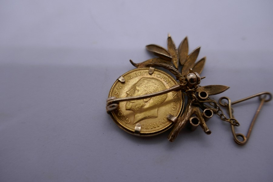 9ct yellow gold brooch in the form of a floral spray with a 1913 half sovereign, gross weight - Image 3 of 3