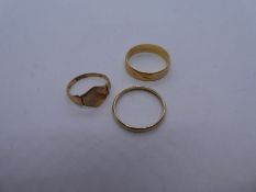 9ct yellow gold rings, marked 375, 2.8g and an unmarked yellow metal band 3.4g