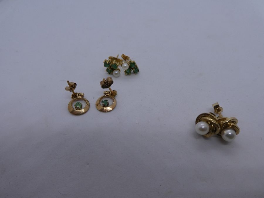 Three pairs of 9ct yellow gold stud earrings including emerald and pearl example, marked 375, approx